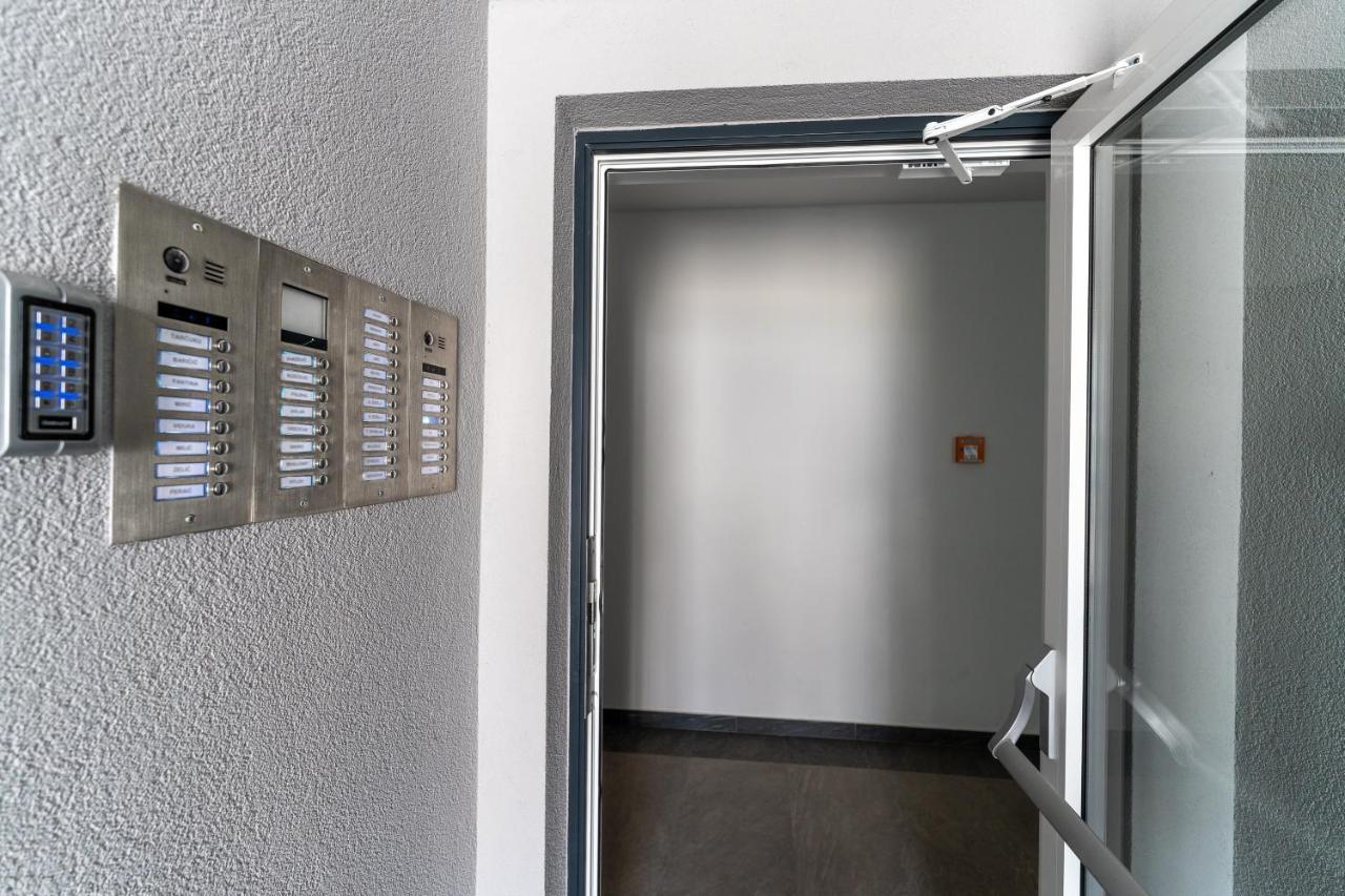 Apartment Roni + Besplatan Parking Ζαντάρ Εξωτερικό φωτογραφία